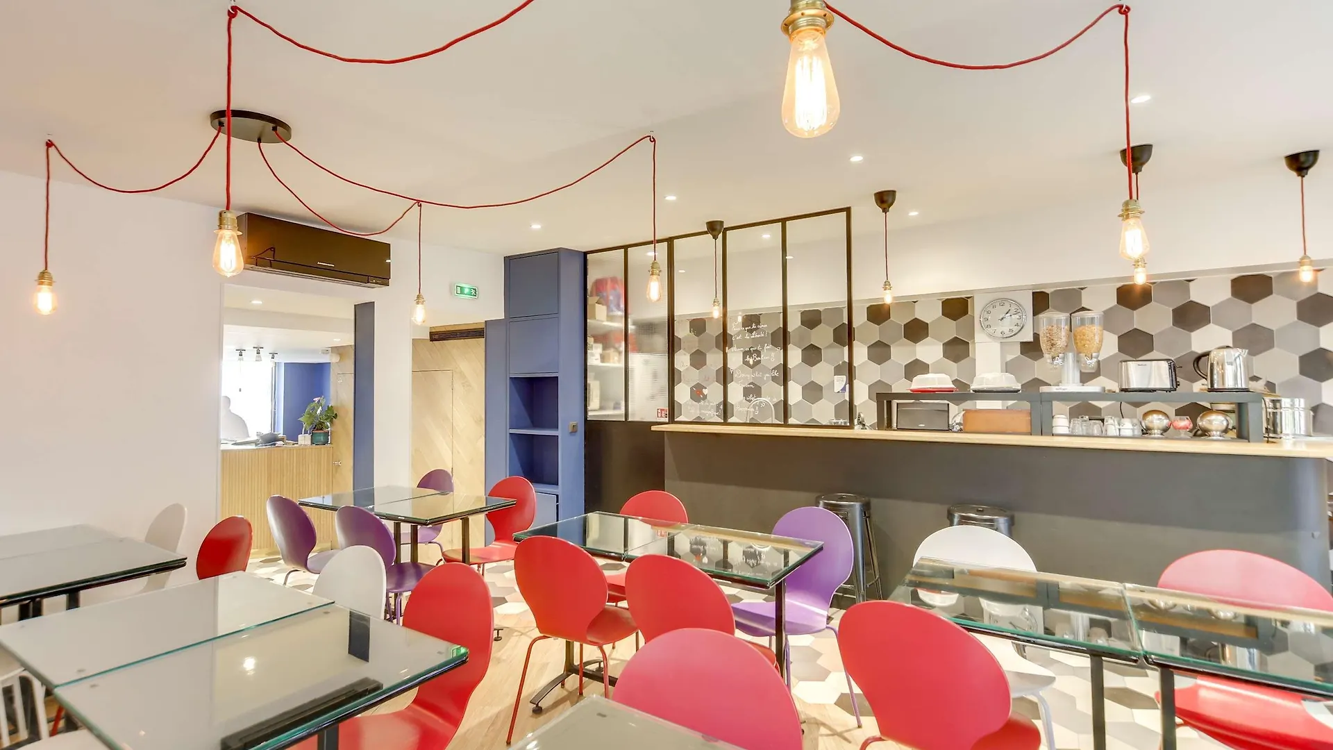 Kyriad 12 - Nation Hotel