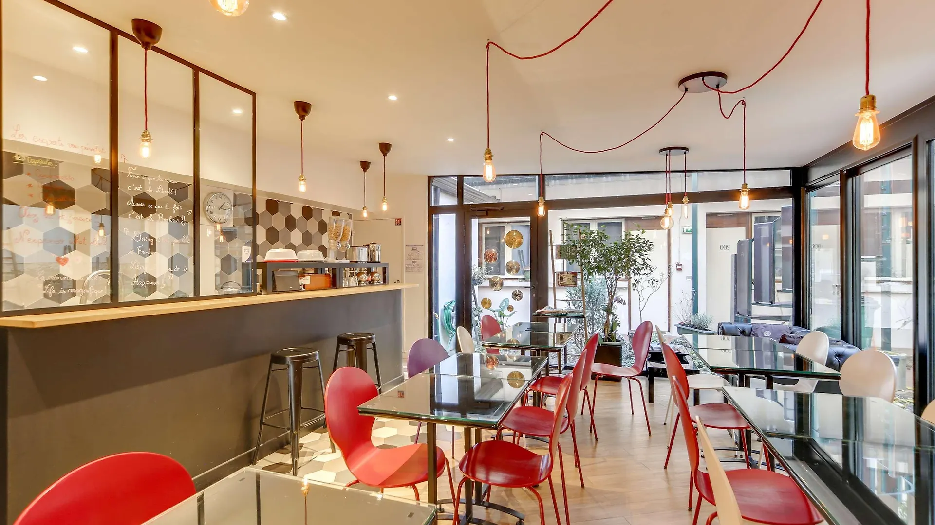 Kyriad 12 - Nation 3* Paris