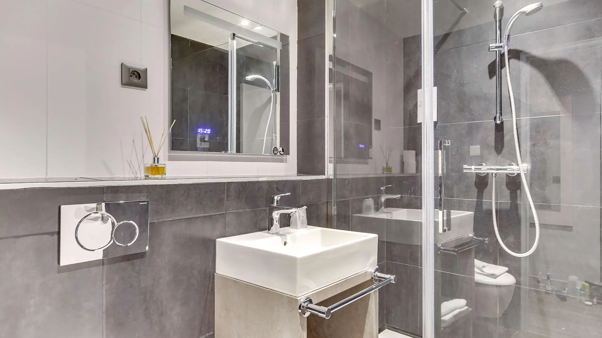Hotel Kyriad 12 - Nation 3*