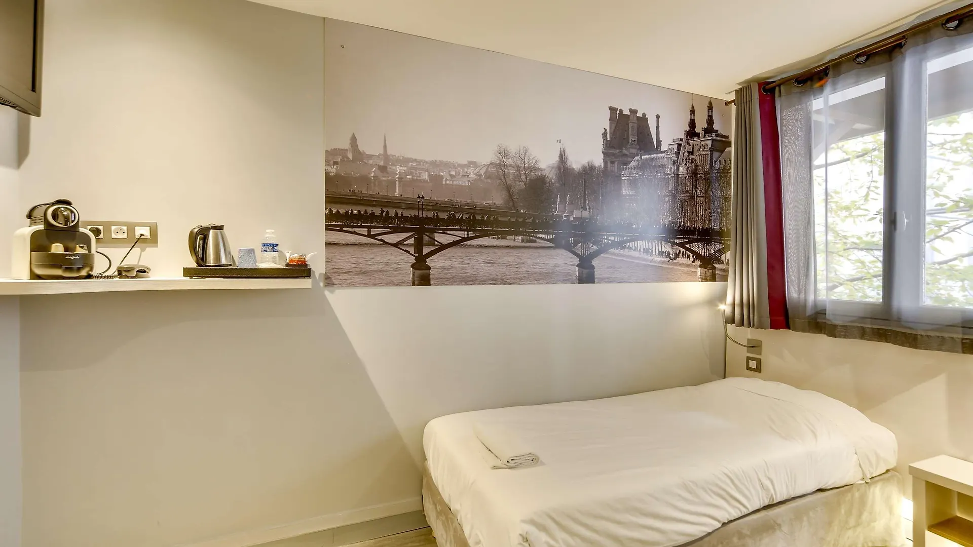 Hotel Kyriad 12 - Nation París