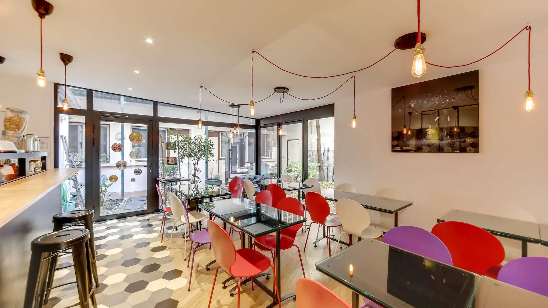 Hotel Kyriad 12 - Nation 3*