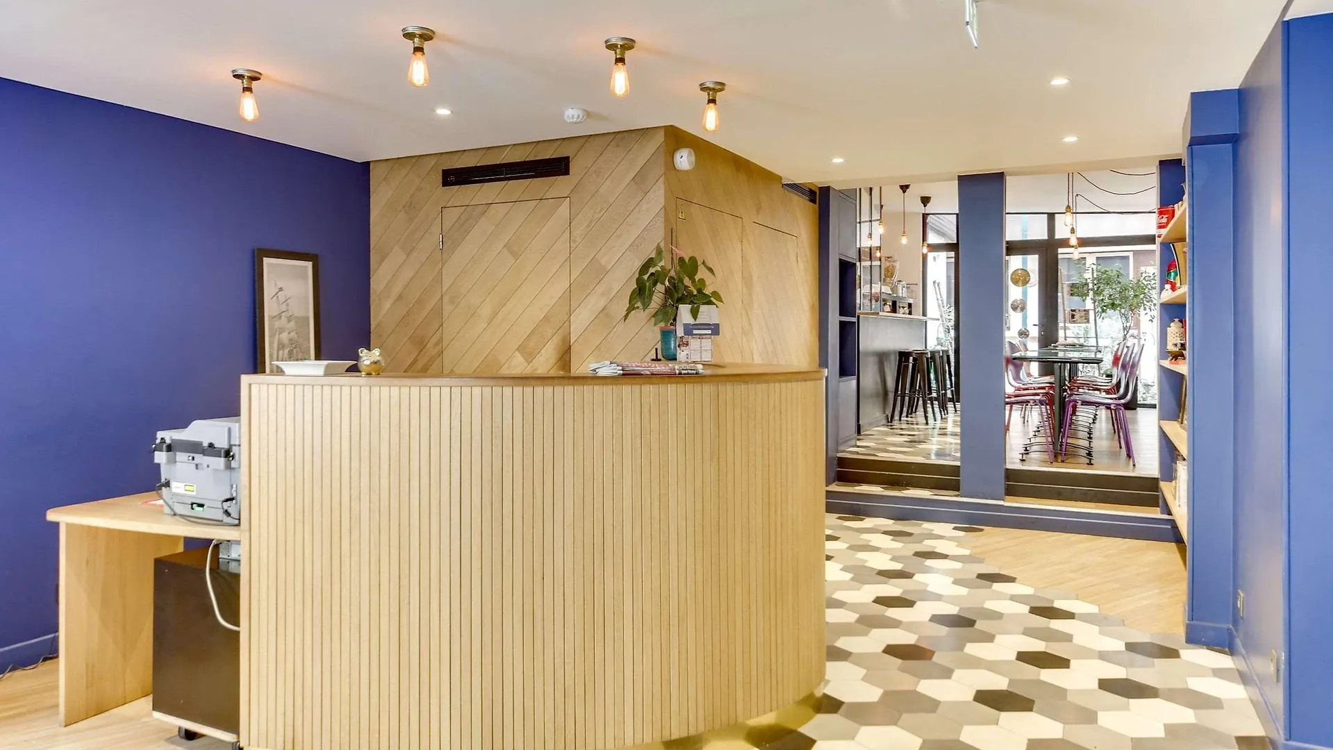 Kyriad 12 - Nation Hotel 3*